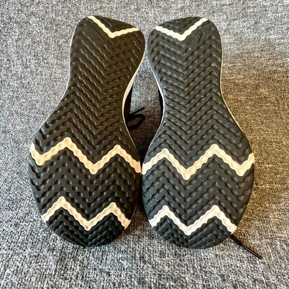 Nike Revolution 5 Black Metallic Gold CV0158-001 Womens Size 8 Running Sneakers - Picture 8 of 9